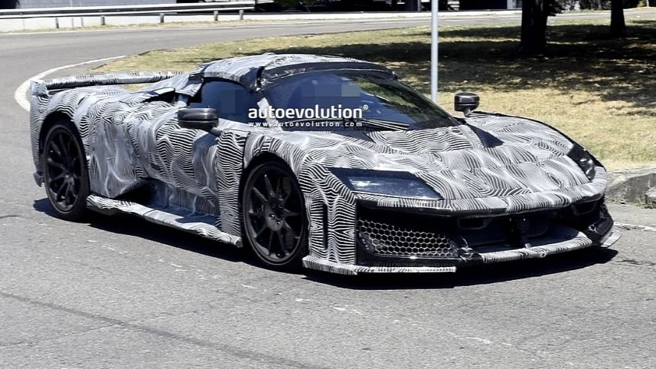 Ferrari F80 Aperta: тестовый прототип кабриолета замечен на дорогах Италии