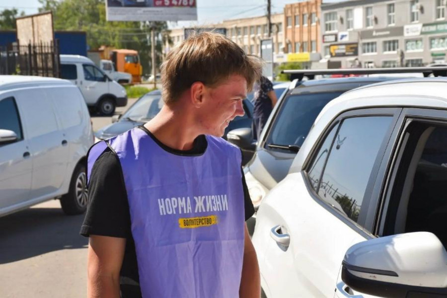 Волонтёры Тамбова продолжают помогать водителям на АЗС