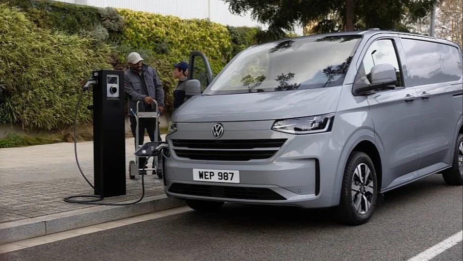 Volkswagen Transporter eHybrid: старт продаж гибридного фургона в Великобритании