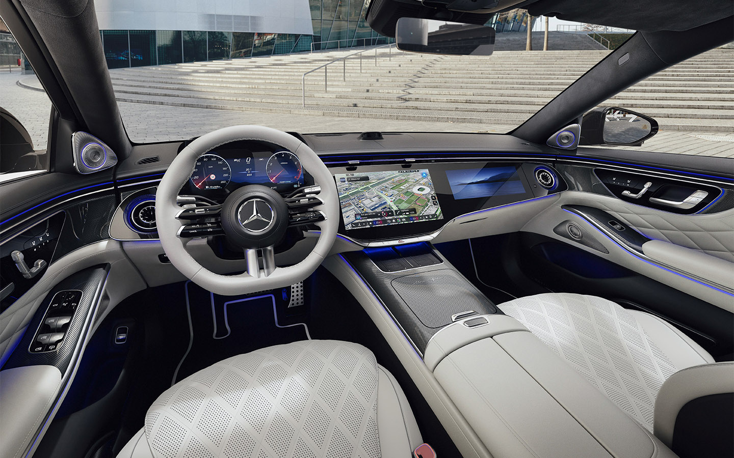Mercedes S-Class 2026: инновации, русский голосовой помощник и обновленный стиль