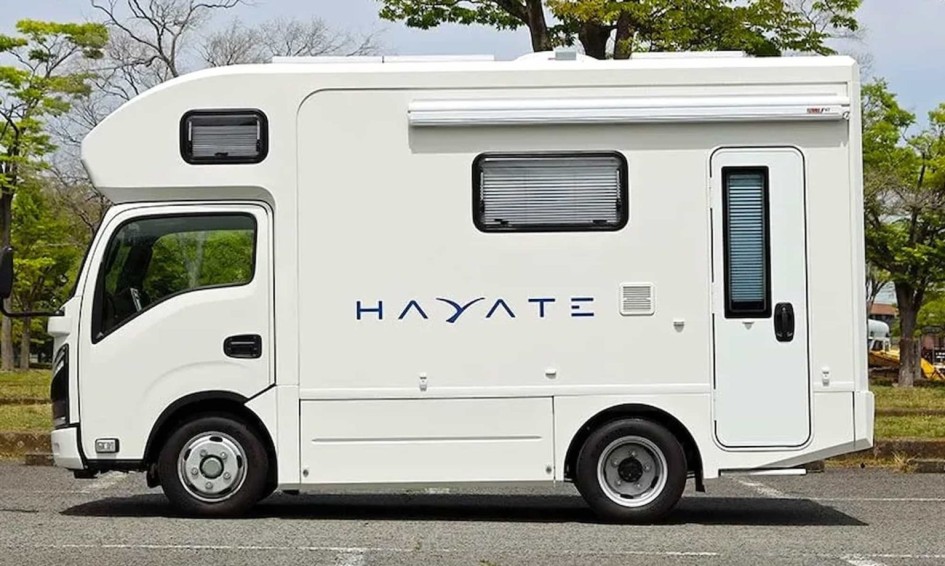 Isuzu NTB Hayate 2026: компактный автодом с задним входом и запасом энергии 5 кВт/ч