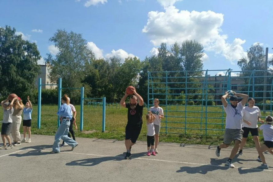 В Тамбове провели соревнования "Мама, папа, я - спортивная семья"