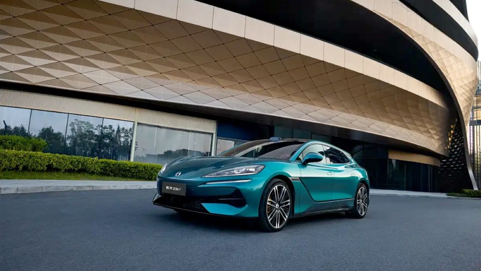 Denza Z9 GT: первое обновление и новые функции для комфорта пассажиров