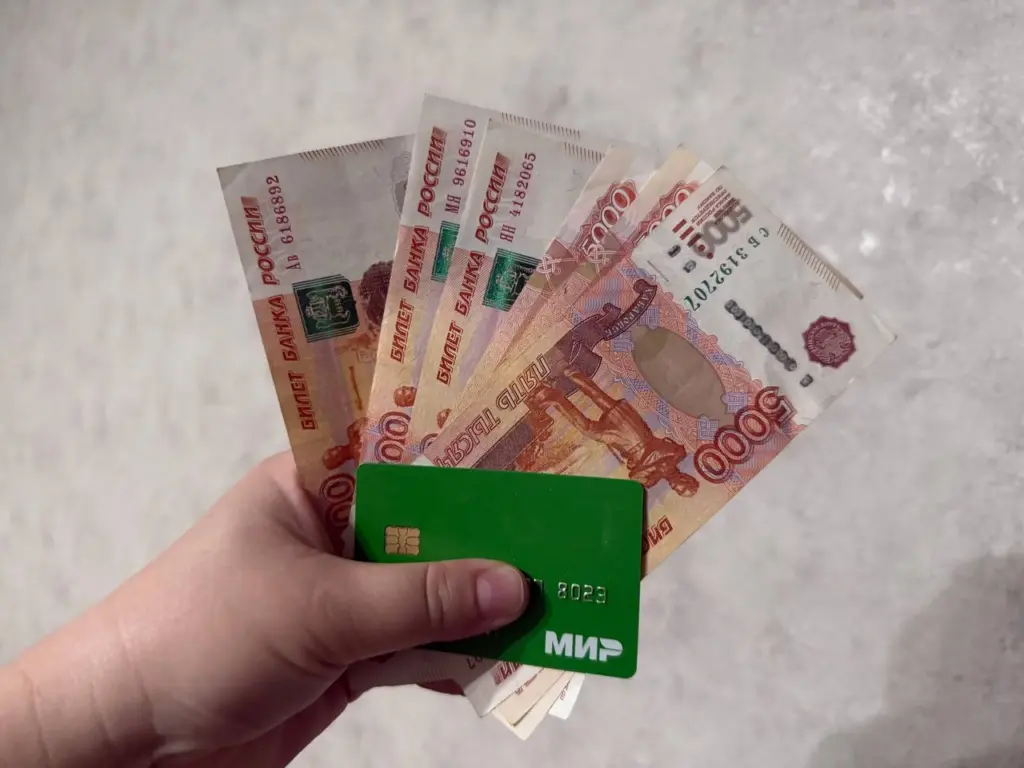 Как сохранить и приумножить сбережения: советы эксперта о деньгах в банке и наличными
