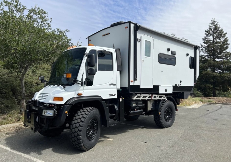 Unimog U500 с самодельным домом на колесах: уникальный проект для бездорожья