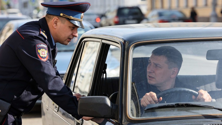 Когда инспектор ГИБДД вправе потребовать выйти из машины: разъяснения и нюансы