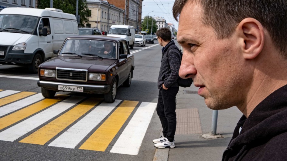 Водителей начнут штрафовать за непропуск пешеходов еще до выхода на «зебру»