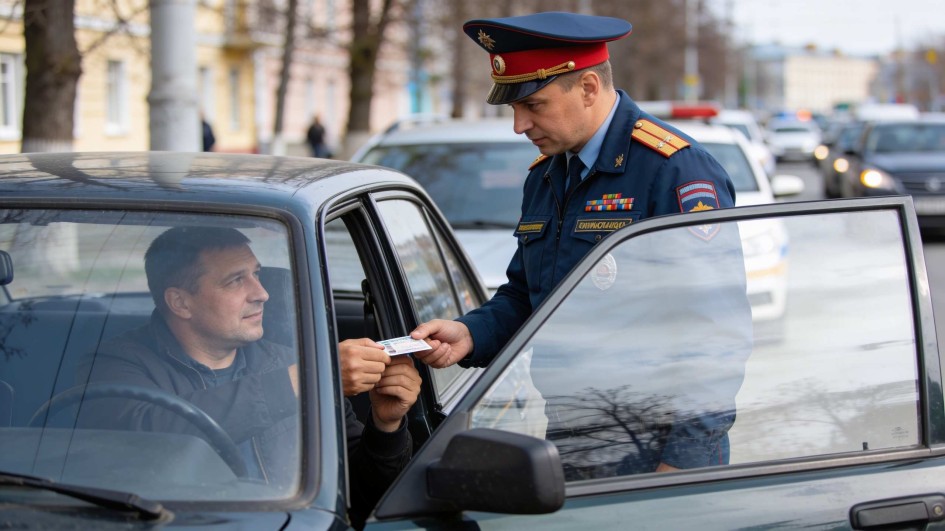 Верховный суд разъяснил: отказ передать права инспектору - риск ареста до 15 суток