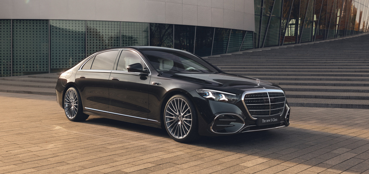 Mercedes S-Class 2026: инновации, русский голосовой помощник и обновленный стиль