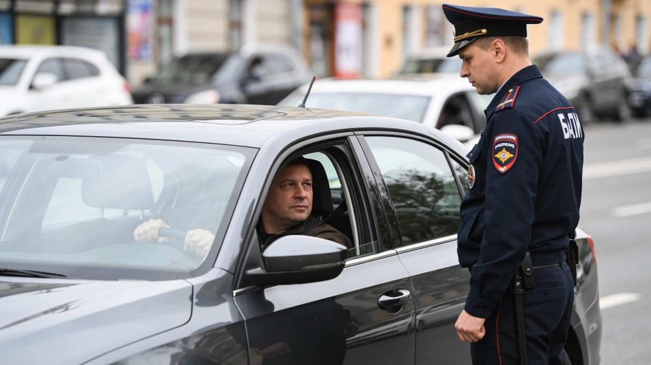 Что делать, если инспектор ГАИ требует показать аптечку: разбор ситуации по закону