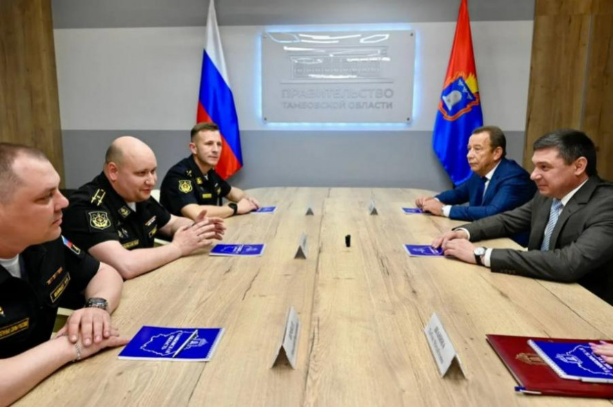 Евгений Первышов встретился с делегацией атомной подводной лодки "Тамбов" Евгений Первышов встретился с делегацией атомной подводной лодки "Тамбов"