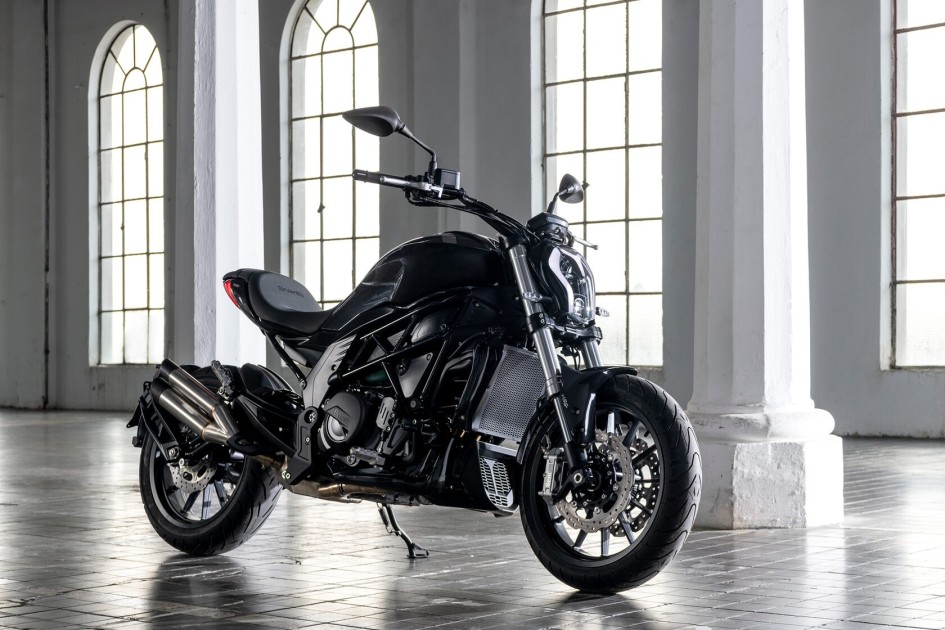 Benelli 502 C: круизер с мощностью 35 кВт и баком на 21,5 литра для дальних поездок