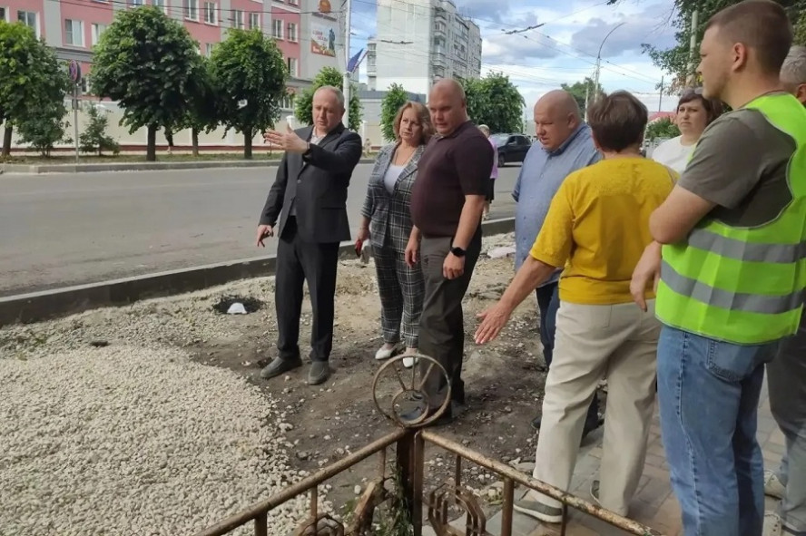 По улице Чичканова в Тамбове ускорят ремонт тротуаров По улице Чичканова в Тамбове ускорят ремонт тротуаров