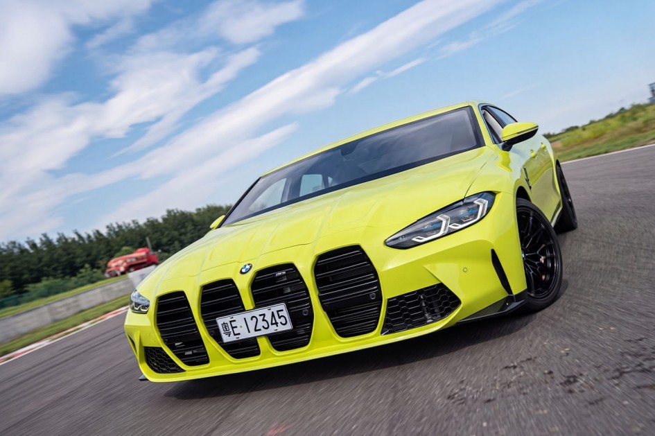 В Китае создали уникальный BMW M3 шириной почти 3 метра
