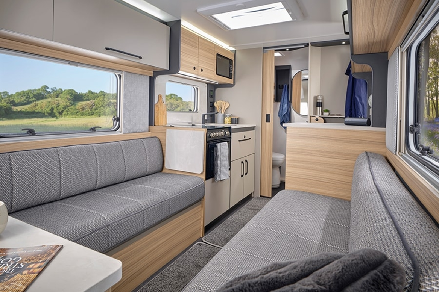 Bailey Phoenix Black Edition 420 2026: компактный прицеп с премиум-комплектацией для двоих