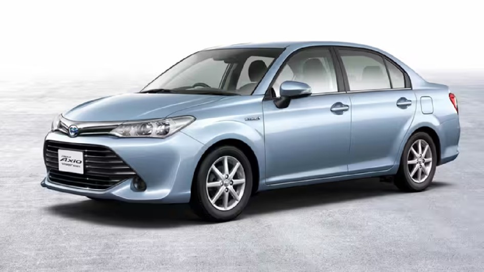 Toyota Corolla Axio: японский седан дешевле LADA Vesta и Iskra уже в России