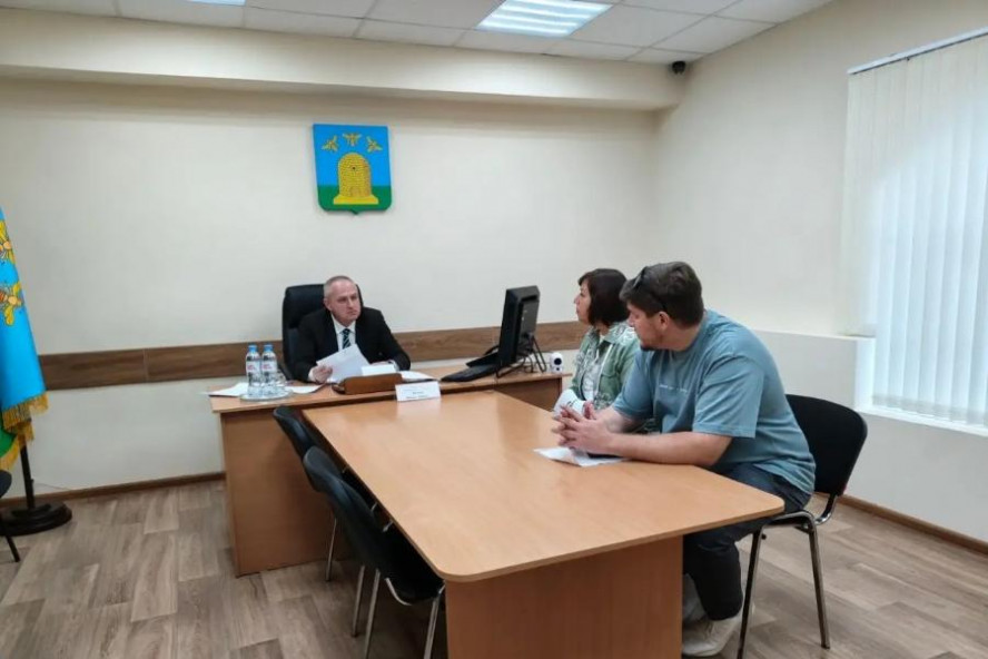 Максим Косенков рассмотрел обращения жителей на личном приёме Максим Косенков рассмотрел обращения жителей на личном приёме