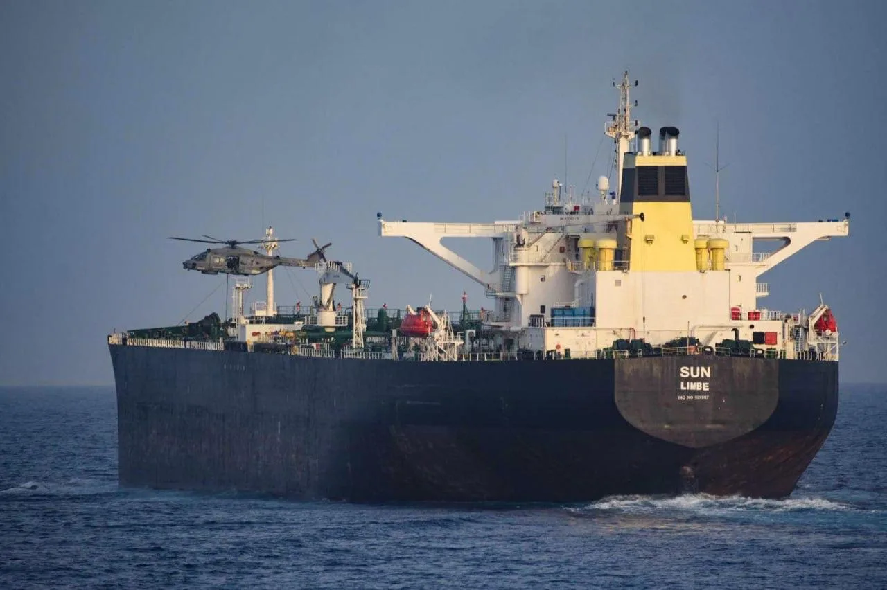 Итальянские ВМС перехватили танкер с нефтью из Новороссийска