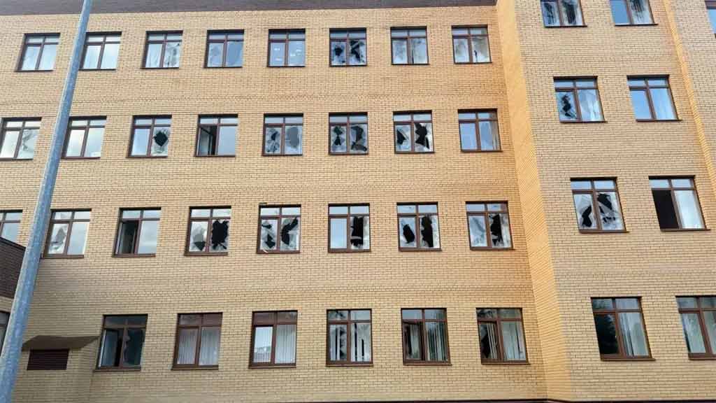 Магазин и поликлиника повреждены в Подмосковье после атаки БПЛА