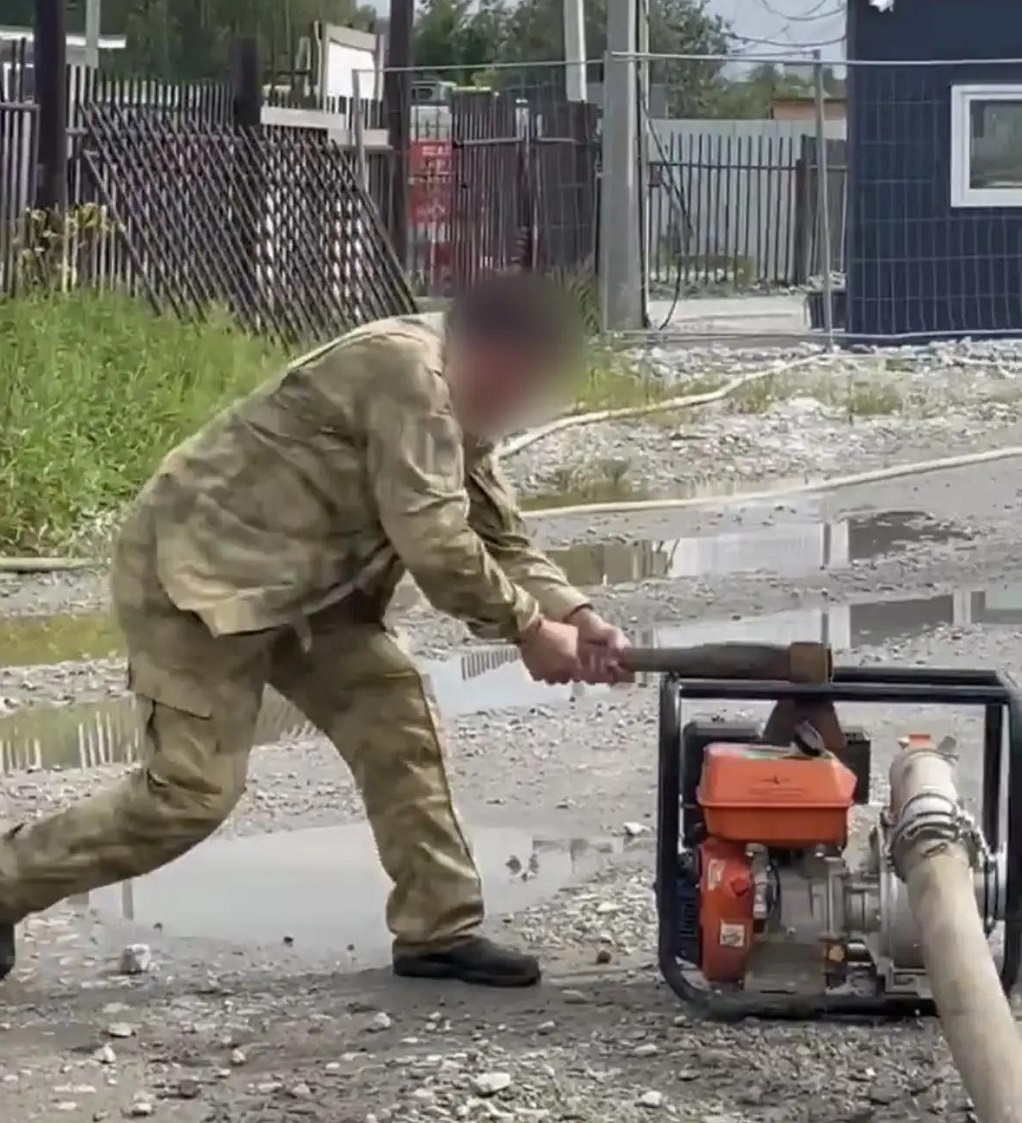 Мужчина с топором устроил погром на очистных в Среднеуральске (ФОТО)