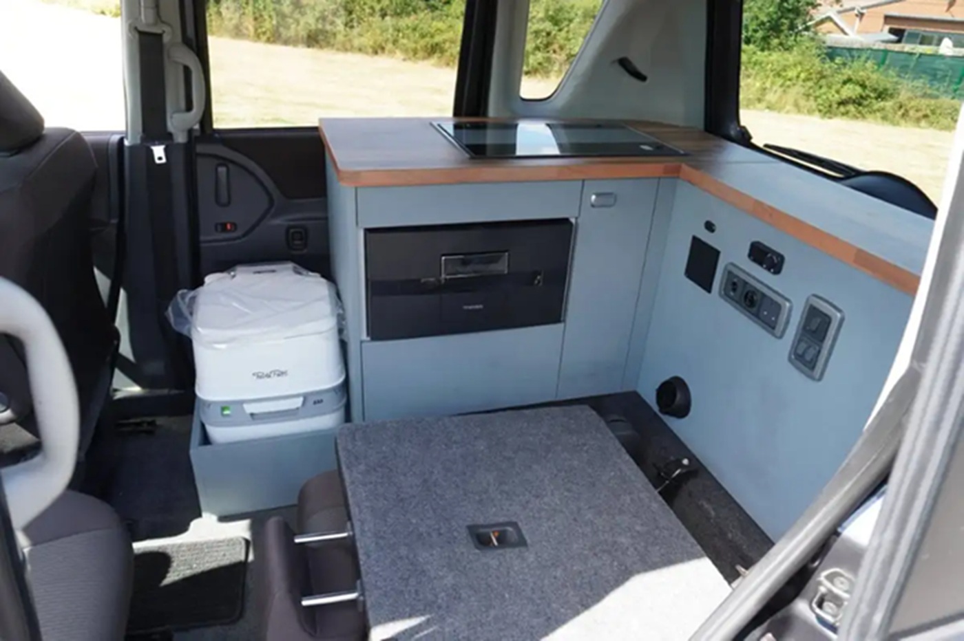 Микрокемпер Mitsubishi Delica D:2 — компактность и полный набор функций