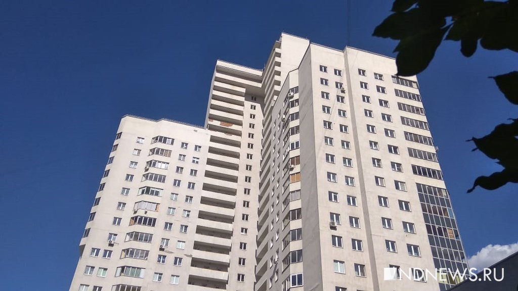 В Подмосковье женщина и ребенок выпали из окна 7-го этажа и разбились насмерть
