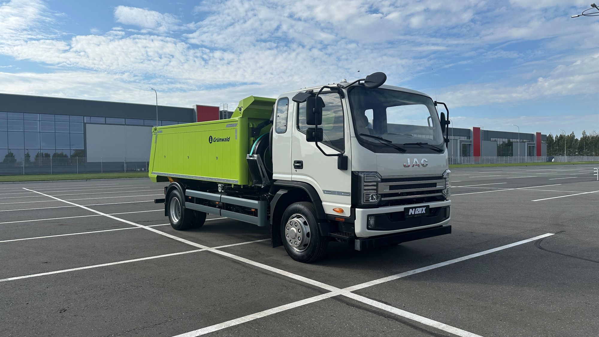 JAC Motors представляет в России новые коммунальные грузовики с инновационными технологиями