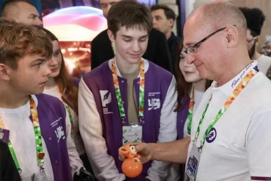 Котовская неваляшка стала фаворитом национального центра "Россия" на фестивале молодёжи в Екатеринбурге Котовская неваляшка стала фаворитом национального центра "Россия" на фестивале молодёжи в Екатеринбурге