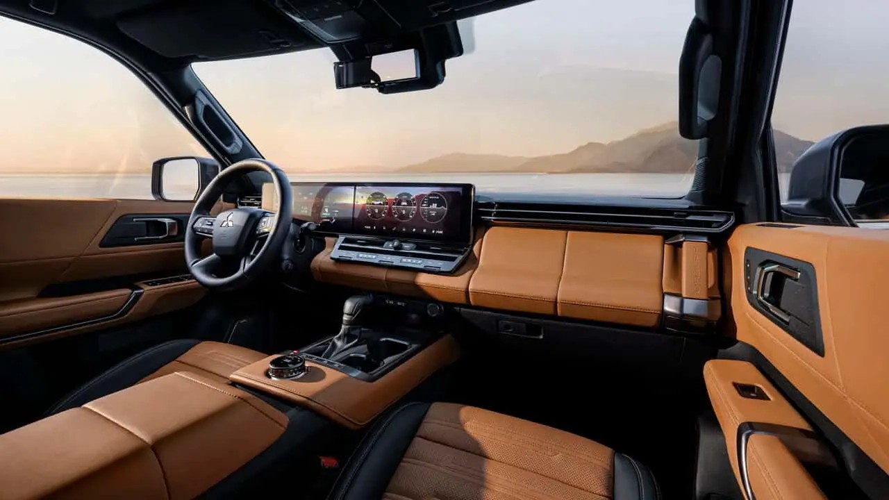 Новый Mitsubishi Pajero для России: дизель, рама и три ряда — что обновилось в модели