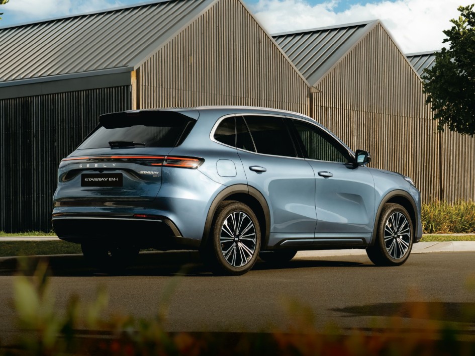 Geely Starray EM-i: новая версия с полным приводом и увеличенным запасом хода