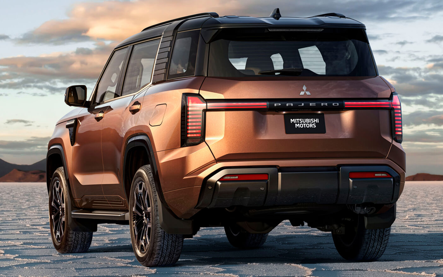 Новый Mitsubishi Pajero для России: дизель, рама и три ряда — что обновилось в модели
