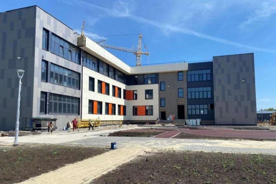 На завершение строительства школы в микрорайоне "Волжский" выделено 812 млн рублей На завершение строительства школы в микрорайоне "Волжский" выделено 812 млн рублей
