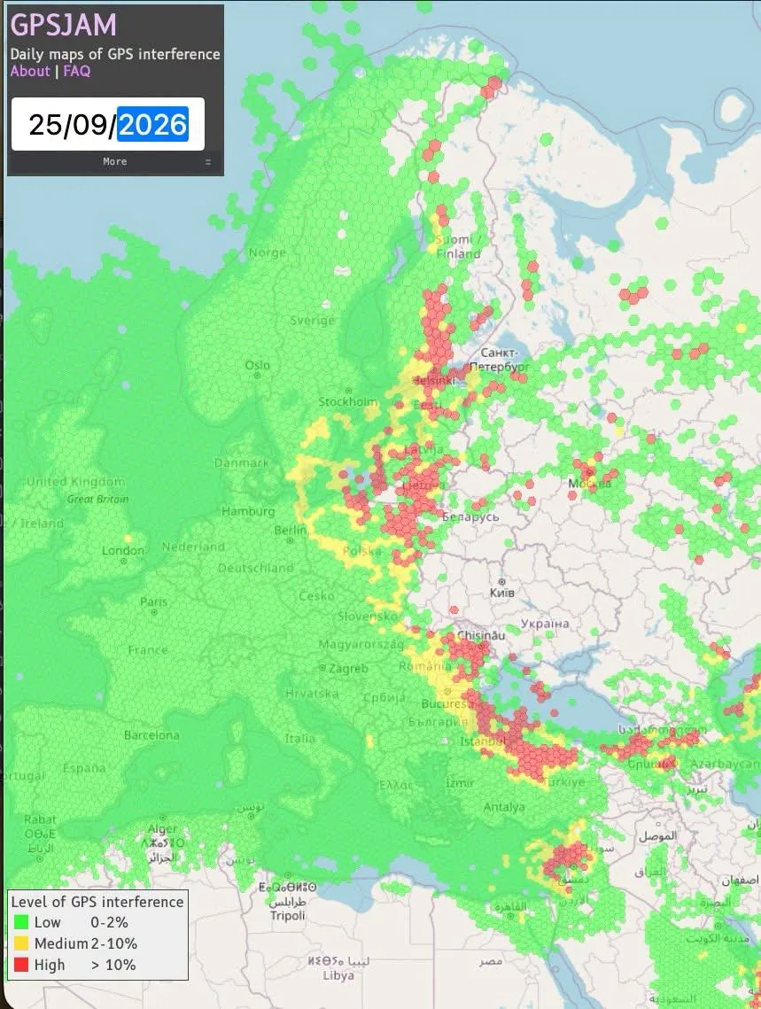 Королевские ВВС Великобритании год ведут электронную борьбу со спутниками других стран