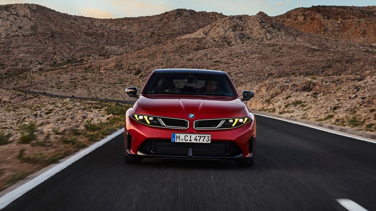 BMW 3-Series G50 оснащена бензиновым двигателем V6 мощностью 437 л.с. и обновлённым интерьером