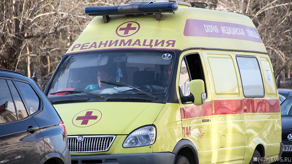 Реанимация с беременной пациенткой попала в ДТП и перевернулась