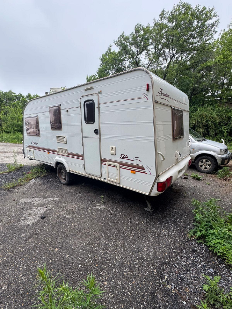 Elddis Firestorm 524 2002: автодом с премиальными опциями и доработкой для бездорожья