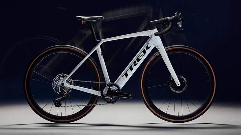 Электровелосипед Trek Domane+ SL весит 11 кг и проезжает до 185 км на одном заряде