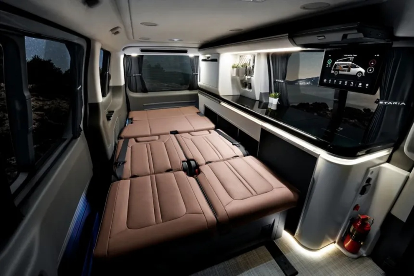 Hyundai Staria Camper с кухней и запасом хода 400 км стартует по цене 4,3 млн рублей