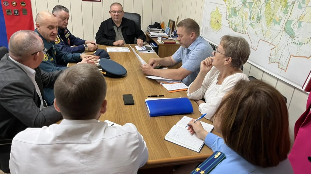 В Карталинском округе полыхает природный пожар