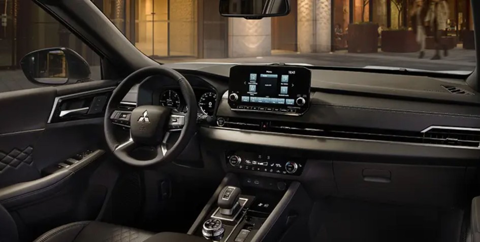 Mitsubishi отзывает 67 тысяч Outlander из-за сбоя камеры заднего вида