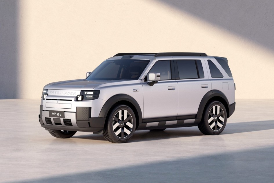 Freelander 8 устанавливает рекорд высоты для гибридных внедорожников в России