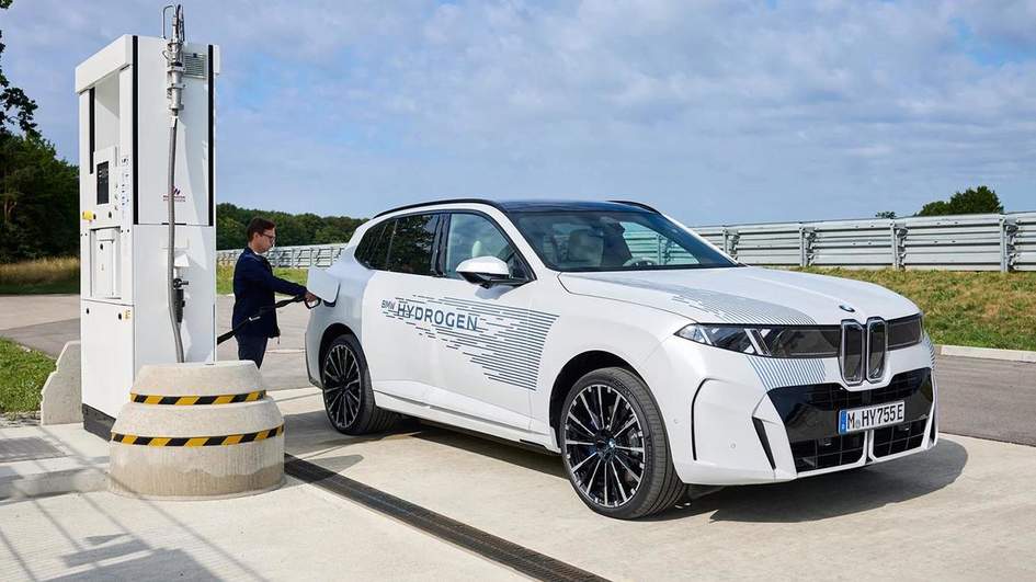 BMW X5 на водороде: быстрее бензина, заправка за пять минут