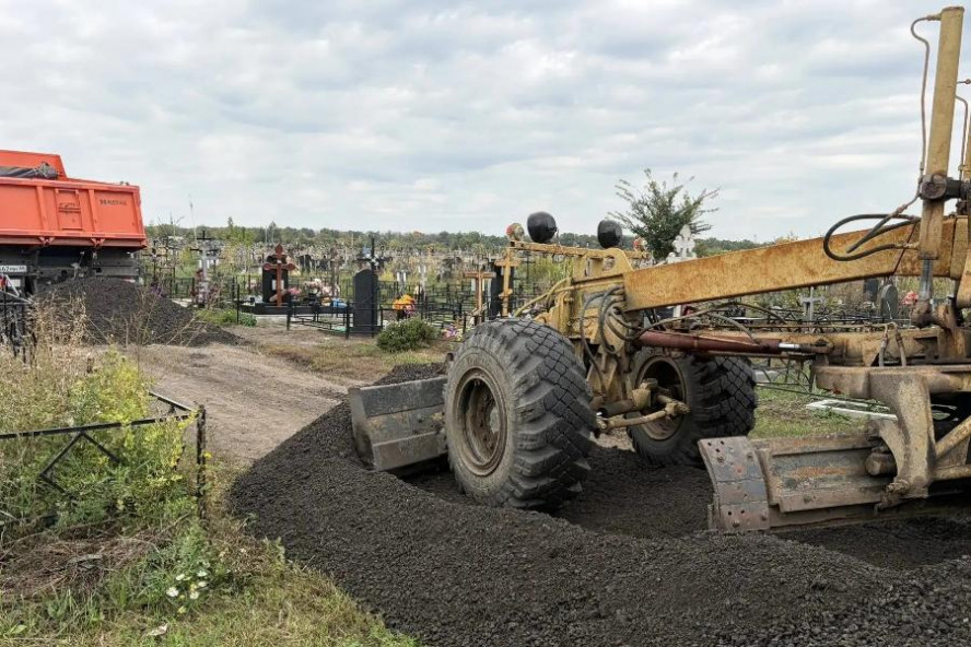 На Полынковском кладбище Тамбова укрепляют дороги