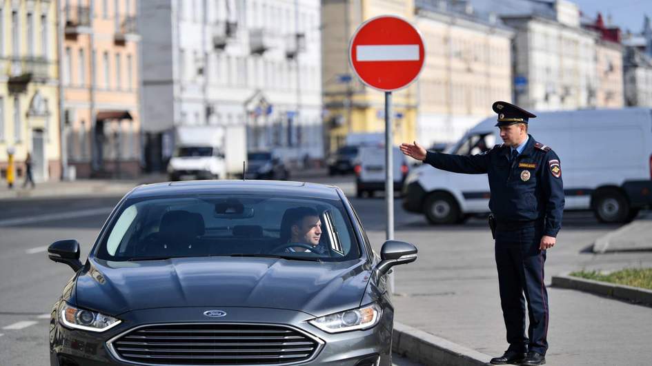 Штраф до 10000 рублей за отказ остановиться по требованию инспектора ГАИ