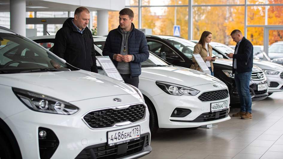 Продажи новых машин в России прибавили осенью несмотря на спад к прошлому году