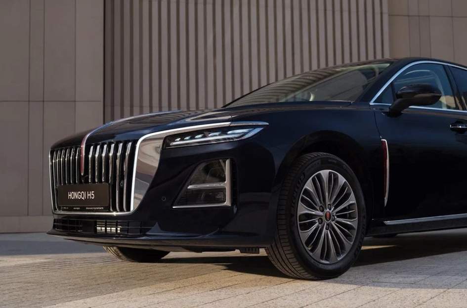 Обновленный HONGQI H5: новый салон, старая техника и цена 4,48 млн рублей