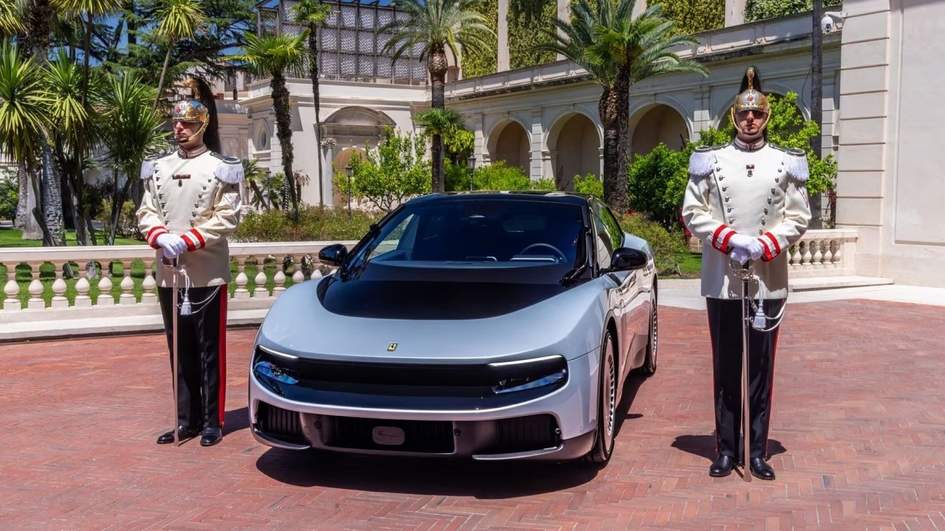 Разговор с Безосом подтолкнул Ferrari к созданию первого электрокара Luce