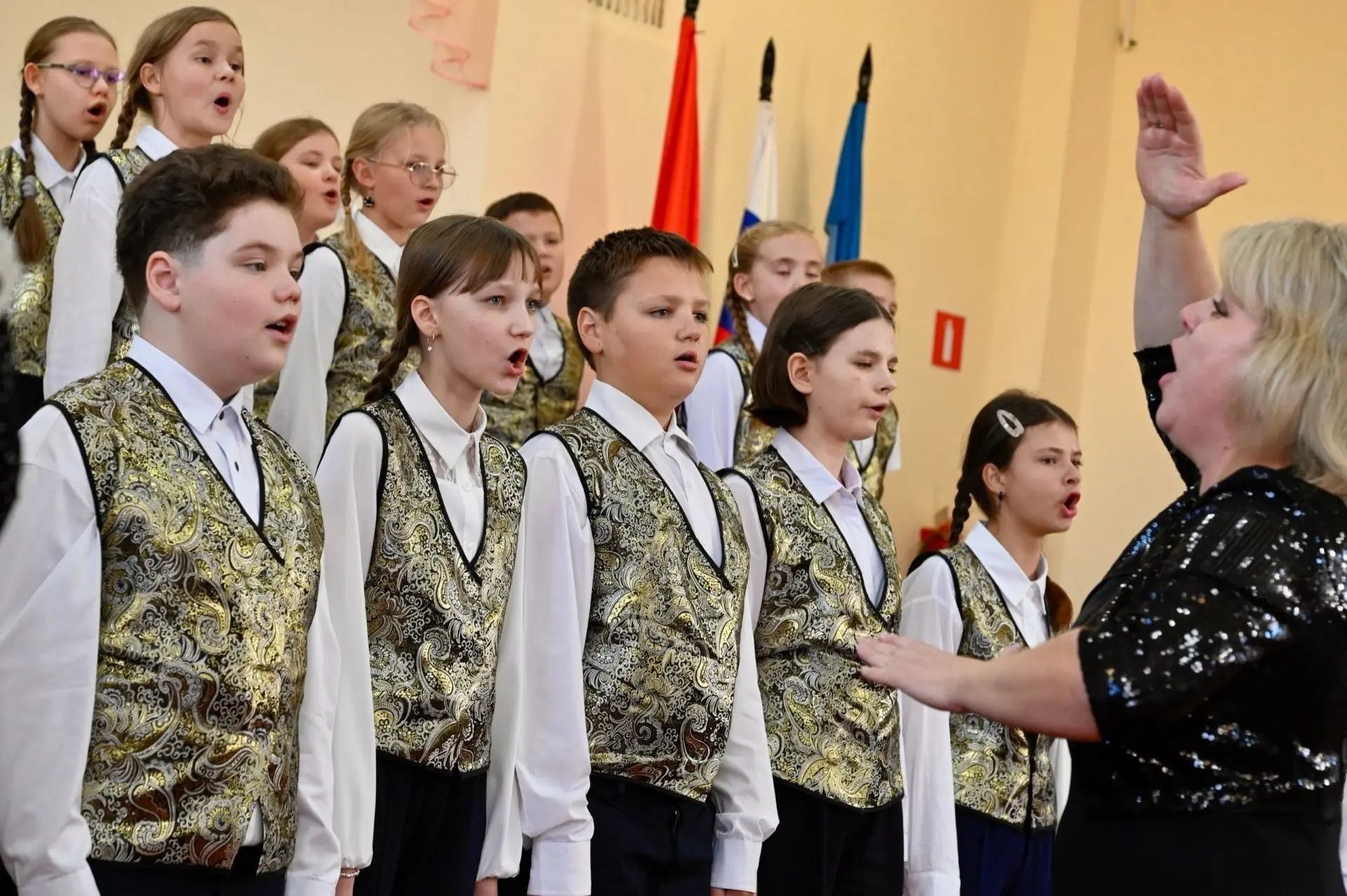 Гости и выпускники на юбилее
