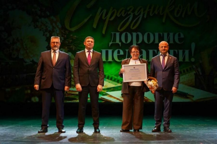 Директору Державинского лицея присвоено звание "Почётный работник сферы образования Тамбовской области" Директору Державинского лицея присвоено звание "Почётный работник сферы образования Тамбовской области"