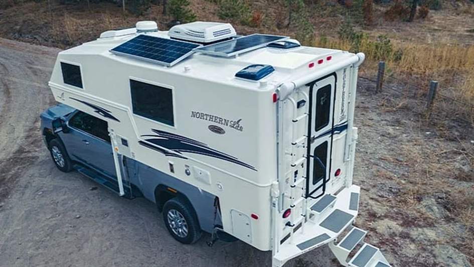 Northern Lite 10-2EX LE: легкий дом на колесах с сухой ванной и автономией